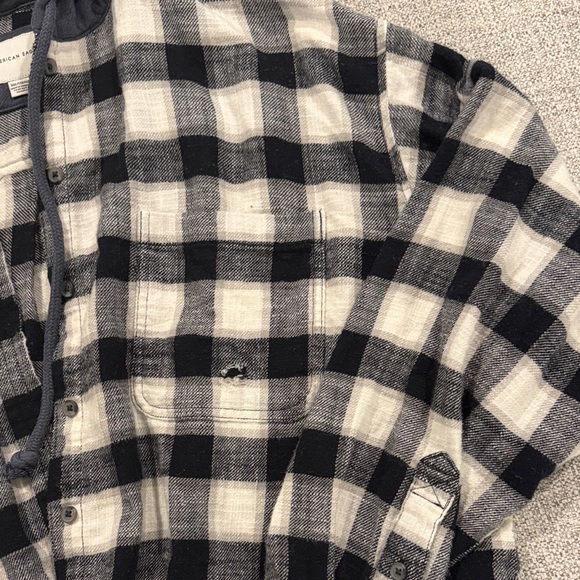 American Eagle Distressed Black & White Plaid Hooded Shirt Jacket - Picture 4 of 5